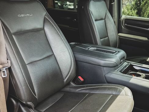 Used 2021 GMC Yukon XL Denali w/ Denali Premium Package AWD/4WD image 34