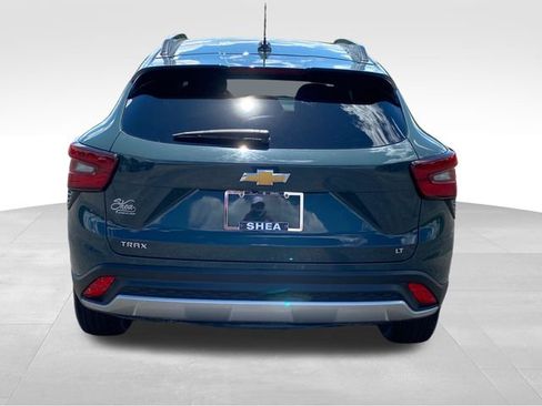 Certified 2025 Chevrolet Trax LT FWD image 4