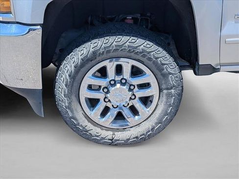 Used 2019 Chevrolet Silverado 2500 LT AWD/4WD image 14
