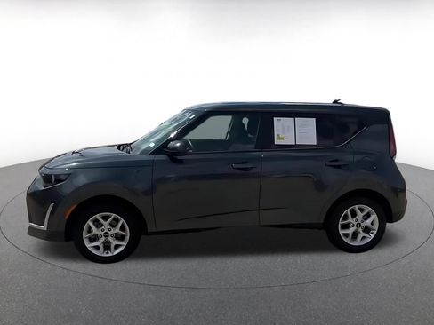 Used 2025 Kia Soul LX w/ LX Technology Package FWD image 8