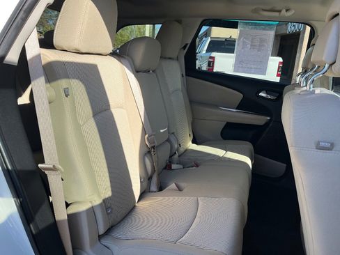 Used 2018 Dodge Journey SE image 32