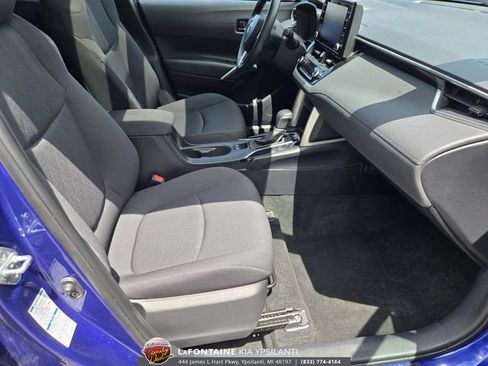 Used 2022 Toyota Corolla Cross LE w/ Moonroof Package AWD/4WD image 31