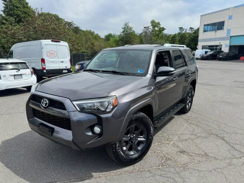 Used 2017 Toyota 4Runner SR5 Premium AWD/4WD image 3