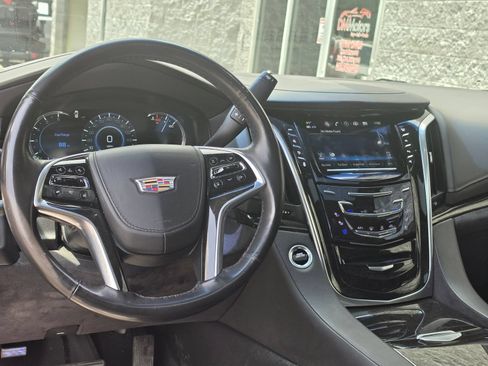 Used 2019 Cadillac Escalade Platinum AWD/4WD image 9