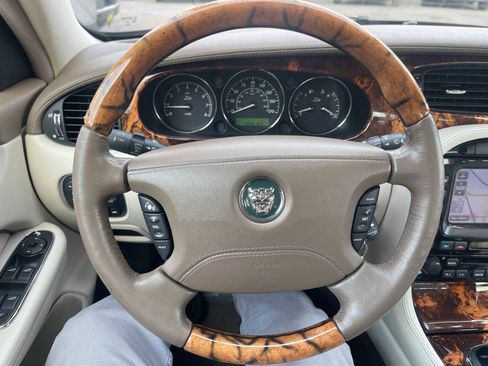 Used 2006 Jaguar XJ8 L XJ VANDEN PLAS SEDAN 4D image 25