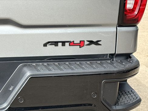New 2026 GMC Sierra 1500 AT4X w/ LPO, Black Badging Package AWD/4WD image 10
