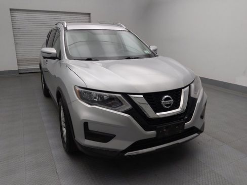 Used 2017 Nissan Rogue SV w/ SV Premium Package image 14