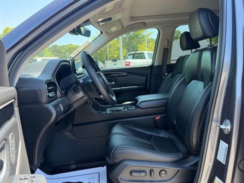Used 2025 Honda Pilot Touring image 12
