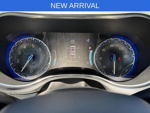 Used 2025 Chrysler Pacifica Limited FWD image 22