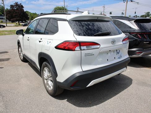 Used 2022 Toyota Corolla Cross LE AWD/4WD image 4