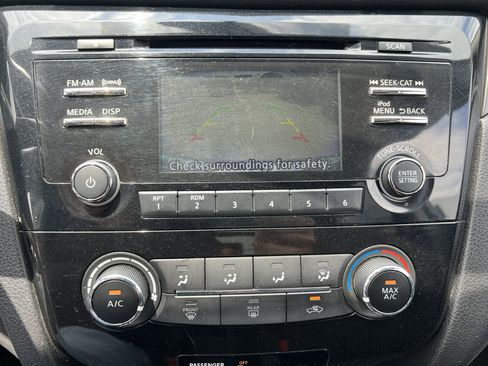 Used 2018 Nissan Rogue Sport S FWD image 32
