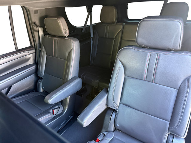 Used 2023 Chevrolet Suburban RST w/ Luxury Package AWD/4WD image 11