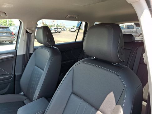Used 2024 Volkswagen Tiguan SE AWD/4WD image 25