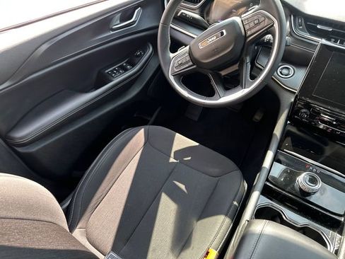 Used 2023 Jeep Grand Cherokee L Laredo image 21