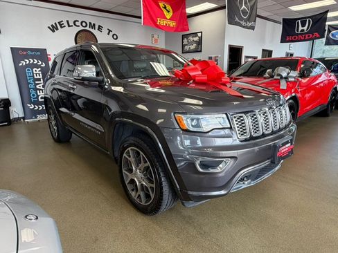 Used 2020 Jeep Grand Cherokee Overland AWD/4WD image 2