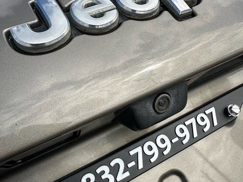 Used 2019 Jeep Cherokee Latitude w/ Popular Appearance Group image 17