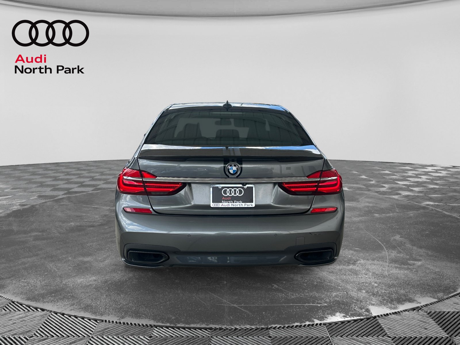 Used 2016 BMW 750i RWD image 4