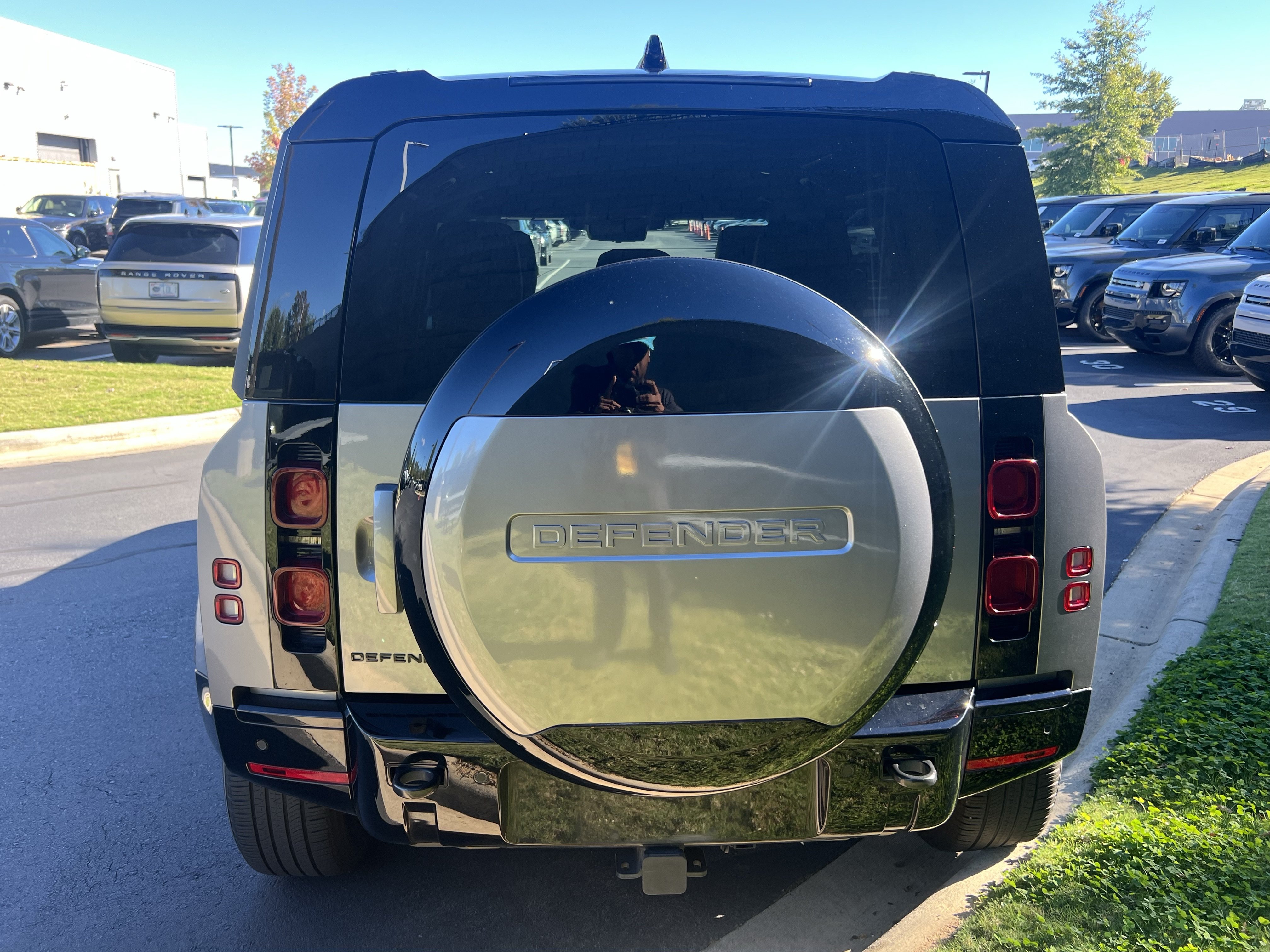 Certified 2024 Land Rover Defender 110 X-Dynamic SE AWD/4WD image 6