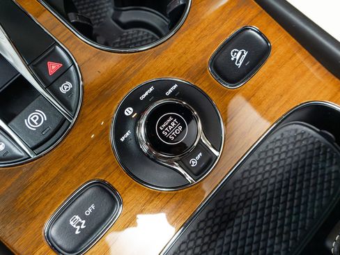 Used 2021 Bentley Bentayga w/ First Edition Specification AWD/4WD image 75