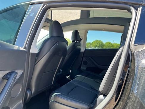 Used 2024 Tesla Model Y Long Range AWD/4WD image 19