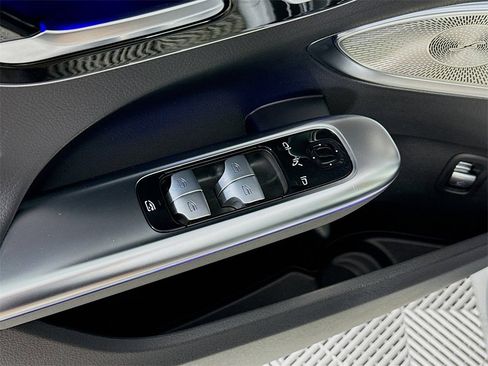 Used 2025 Mercedes-Benz C 300 4MATIC Sedan image 19