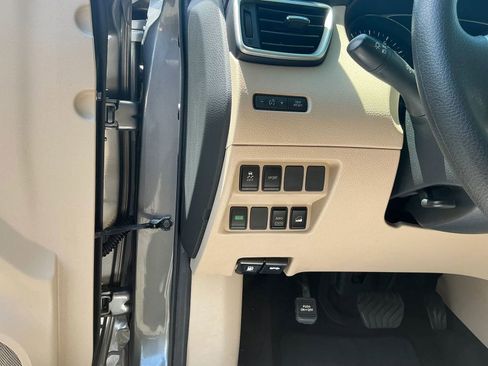 Used 2016 Nissan Rogue S AWD/4WD image 24