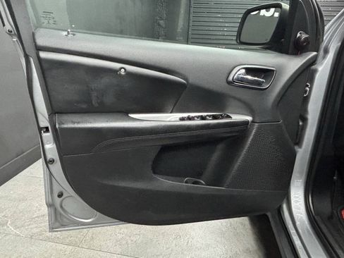 Used 2016 Dodge Journey SXT w/ Comfort/Convenience Group FWD image 16