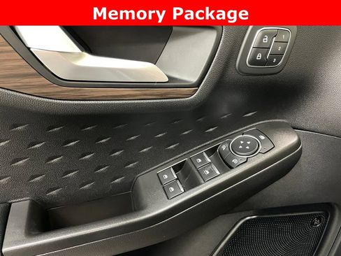 Used 2020 Ford Escape Titanium w/ Titanium Premium Package 2.0 AWD/4WD image 27