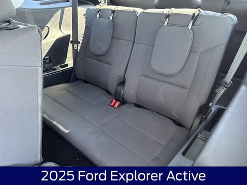 Used 2025 Ford Explorer Active AWD/4WD image 16