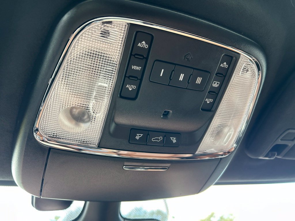 Used 2019 Jeep Grand Cherokee Summit AWD/4WD image 40