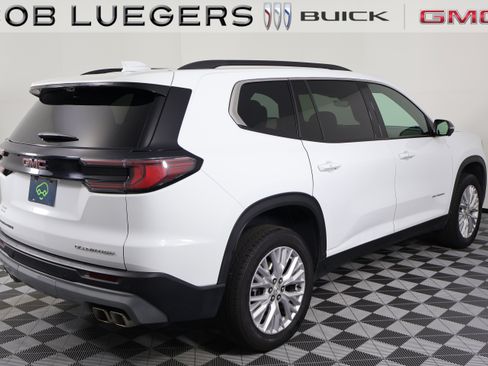 Certified 2026 GMC Acadia Elevation w/ Elevation Premium Package AWD/4WD image 5
