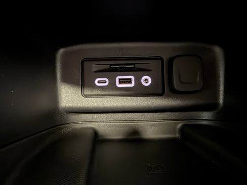 Used 2019 Chevrolet Equinox Premier image 17