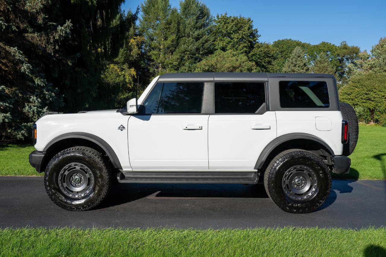 Used 2025 Ford Bronco Outer Banks w/ Sasquatch Package AWD/4WD image 8