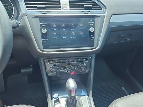 Used 2021 Volkswagen Tiguan SE AWD/4WD image 26