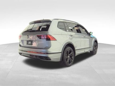 Used 2023 Volkswagen Tiguan SE R-Line image 4