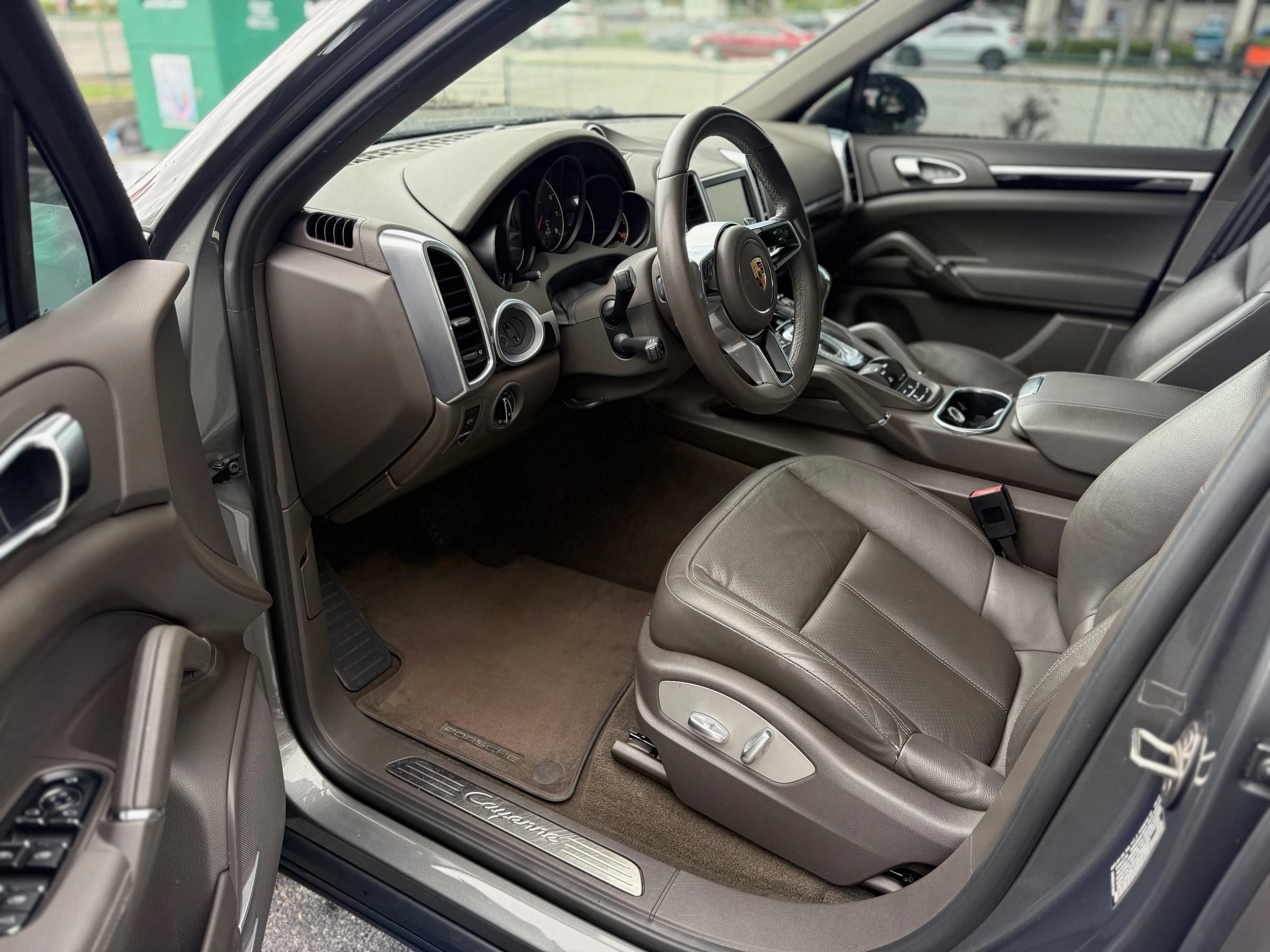 Used 2016 Porsche Cayenne AWD/4WD image 9