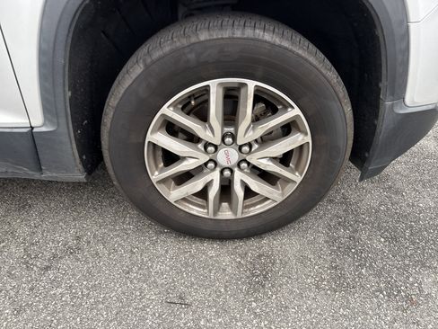 Used 2018 GMC Acadia SLE image 12