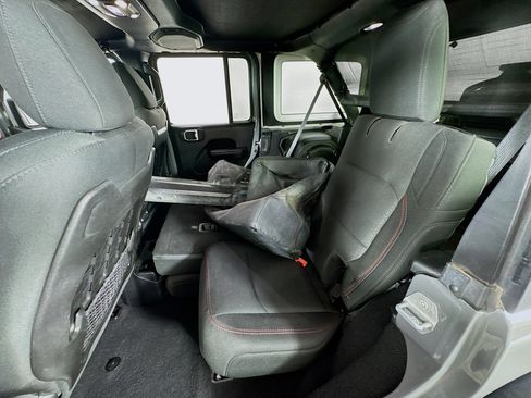 Used 2019 Jeep Wrangler Unlimited Rubicon AWD/4WD image 17