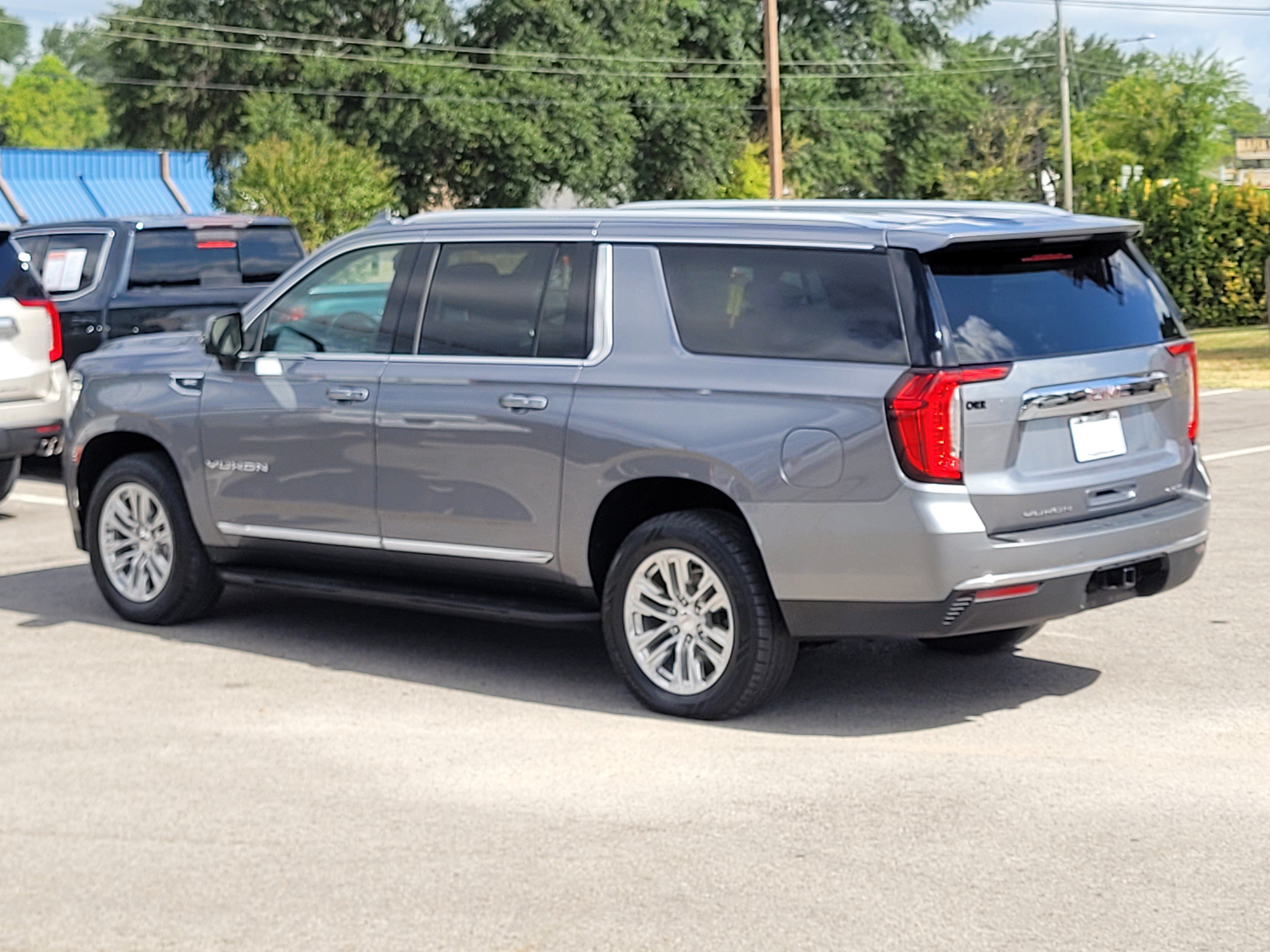 Used 2021 GMC Yukon XL SLT w/ SLT Premium Package AWD/4WD image 6