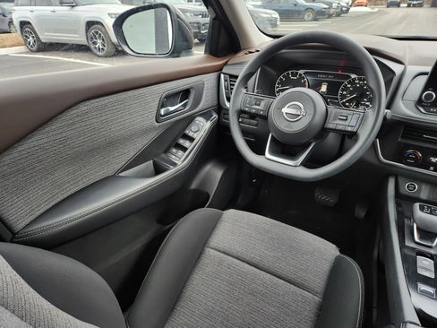 Used 2023 Nissan Rogue SV FWD image 22