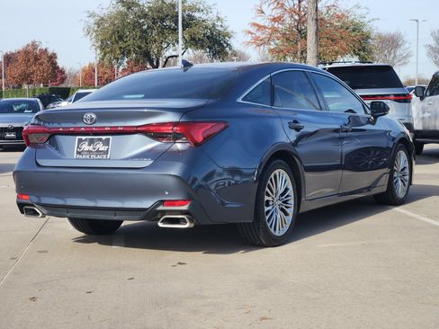 Used 2021 Toyota Avalon Limited image 13
