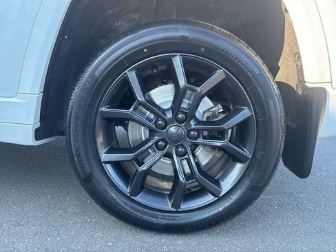 Used 2023 Jeep Grand Cherokee 30th Anniversary image 11