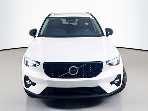 Used 2026 Volvo XC40 B5 Plus AWD/4WD image 2