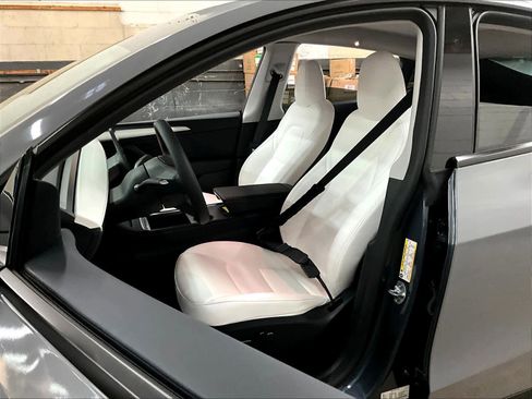 Used 2023 Tesla Model Y Performance image 27