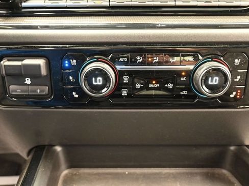 Used 2024 Chevrolet Silverado 2500 ZR2 w/ Technology Package AWD/4WD image 18