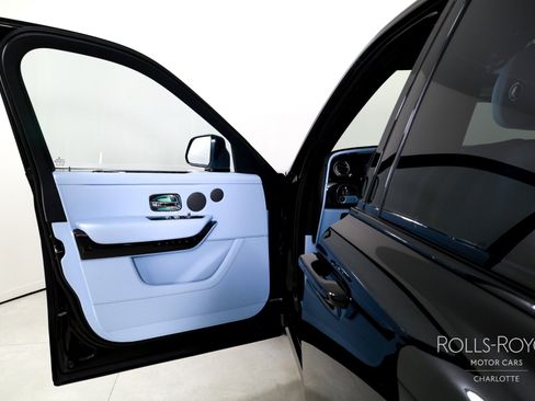 New 2026 Rolls-Royce Cullinan Black Badge image 11