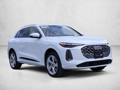 Certified 2025 Audi Q5 Premium w/ Premium Plus AWD/4WD image 3