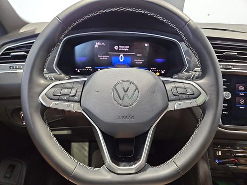 Used 2024 Volkswagen Tiguan SE w/ Panoramic Sunroof Package AWD/4WD image 39