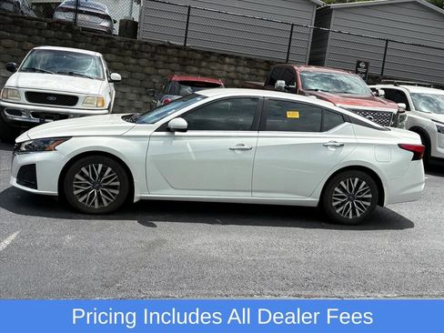 Used 2023 Nissan Altima 2.5 SV FWD image 4