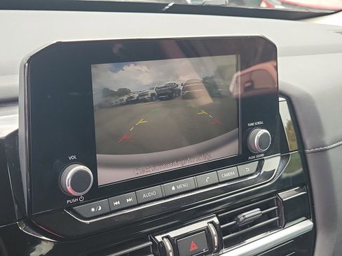 Used 2025 Nissan Pathfinder SV image 33